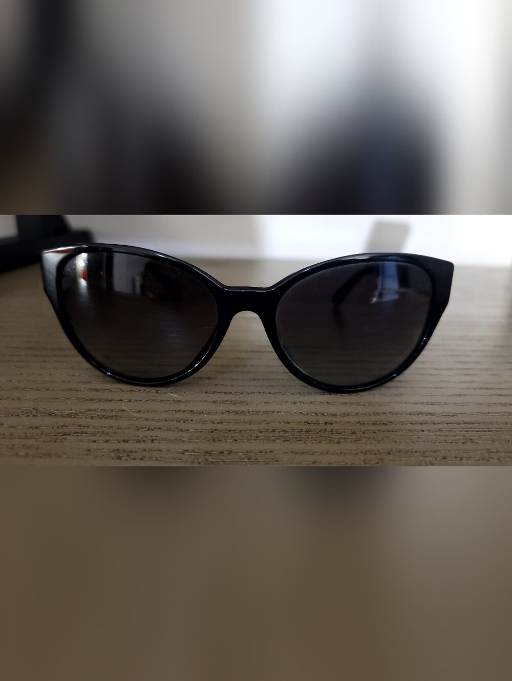Classic Black Women's Sunglasses - Stylish UV Protection